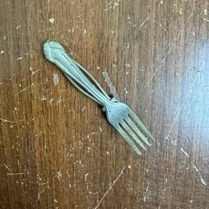 VINTAGE silver tone Silverware Fork Tie‎ Bar Clip